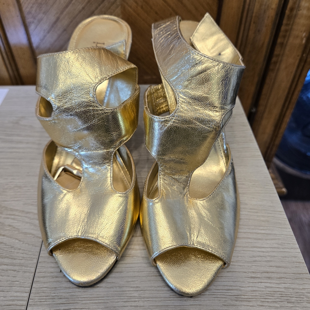 Lauren Ralph Lauren Gold Cutout Heels - Picture 2 of 5
